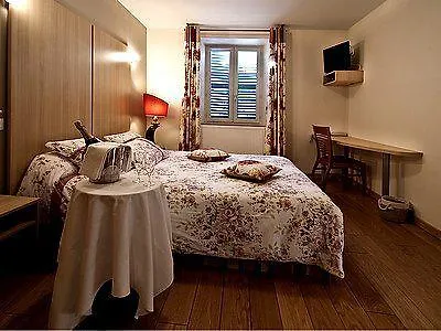 Otel Logis Le Jardin Des Thermes 2*